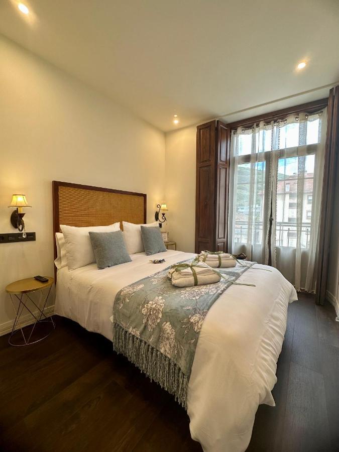 Claren'S Boutique Rooms Кангас-дель-Нарсеа Екстер'єр фото