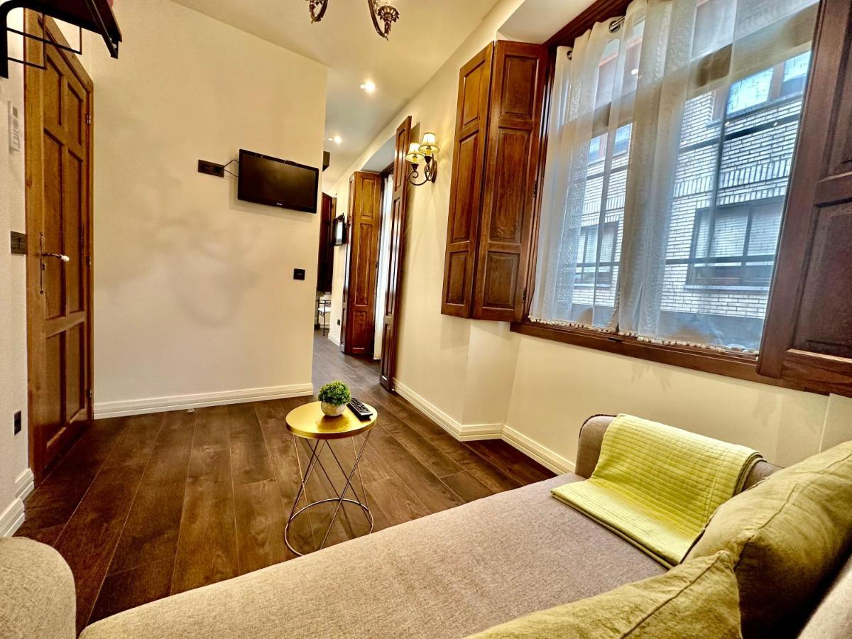 Claren'S Boutique Rooms Кангас-дель-Нарсеа Екстер'єр фото