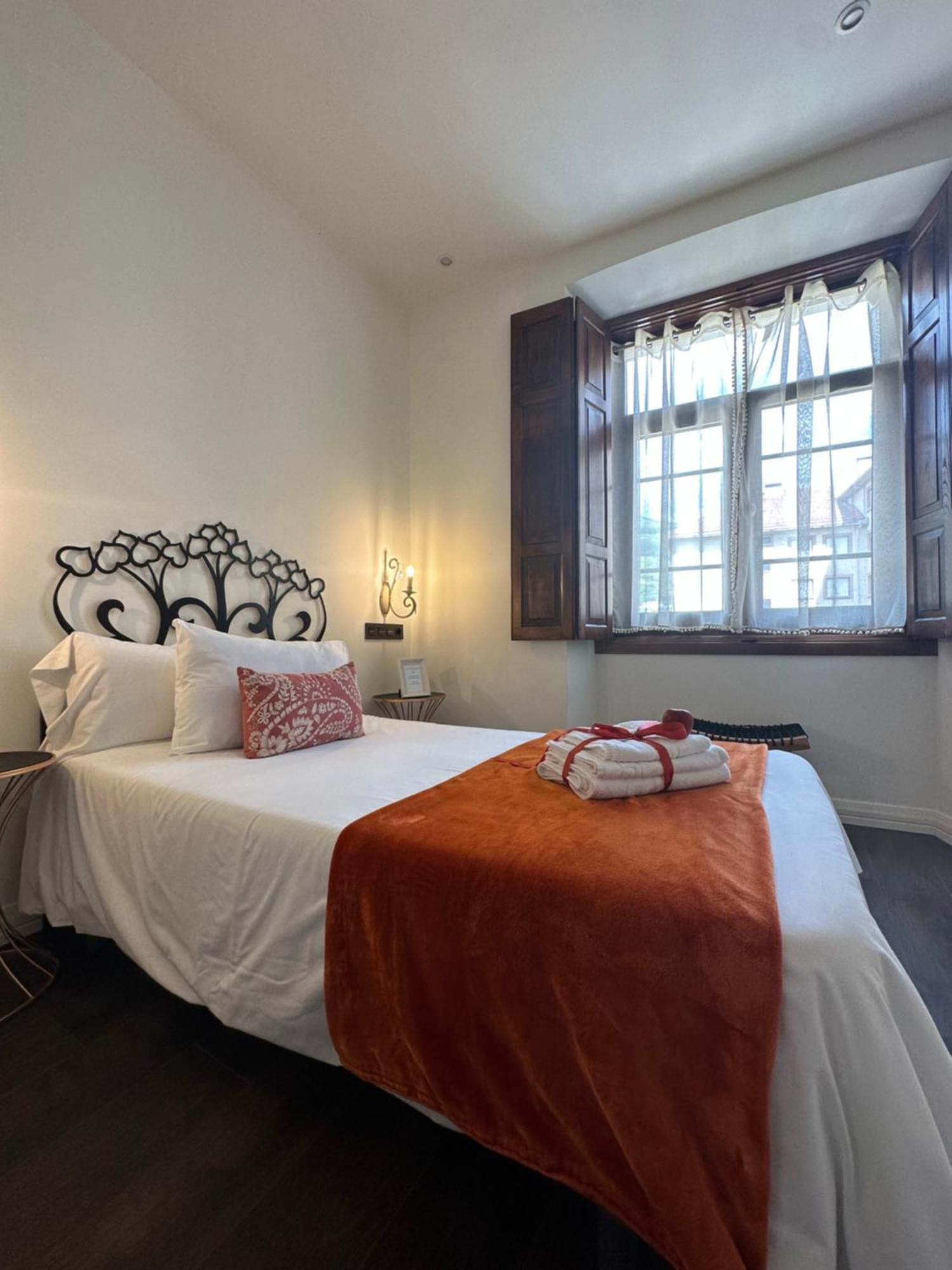 Claren'S Boutique Rooms Кангас-дель-Нарсеа Екстер'єр фото