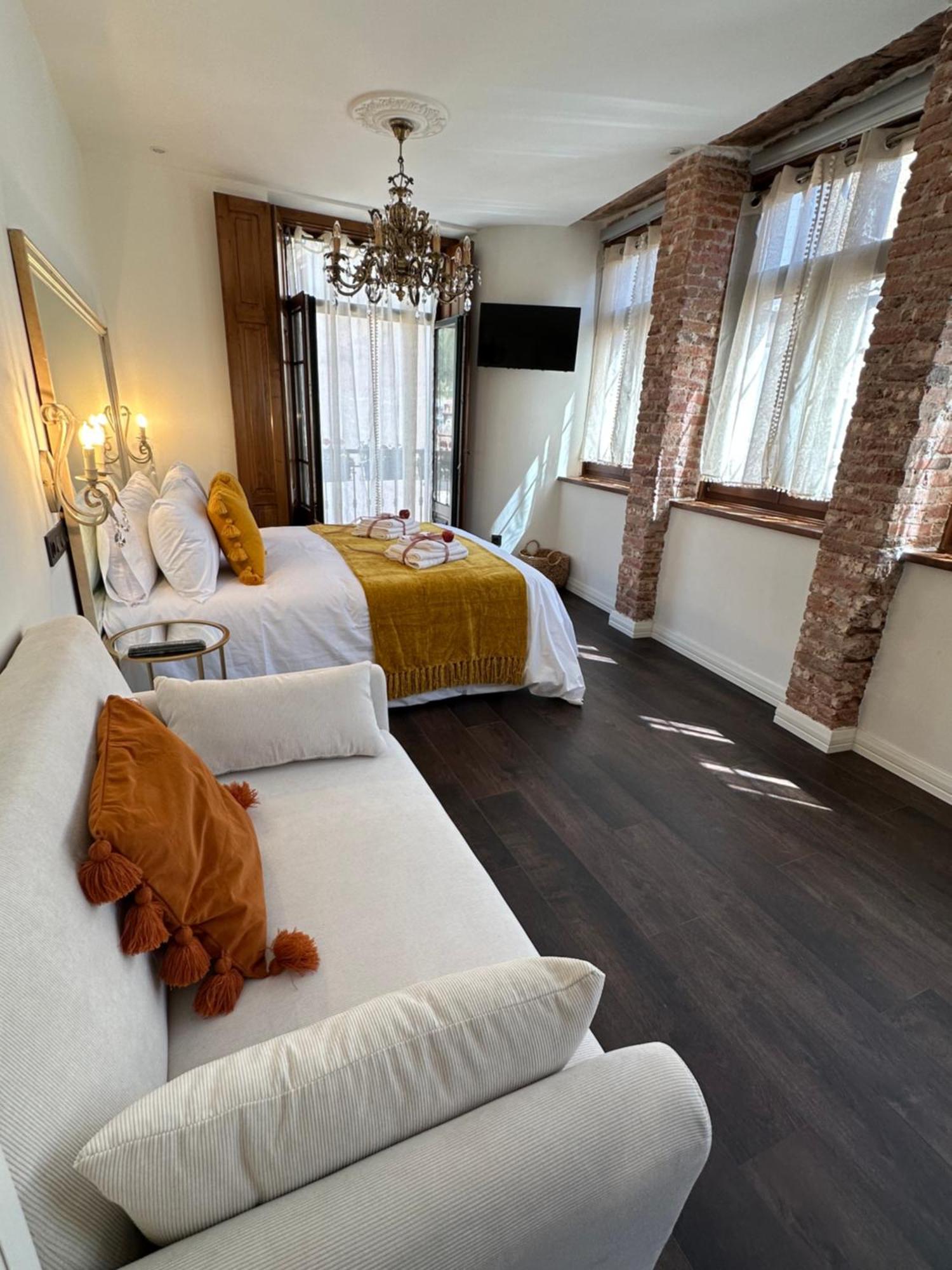 Claren'S Boutique Rooms Кангас-дель-Нарсеа Екстер'єр фото