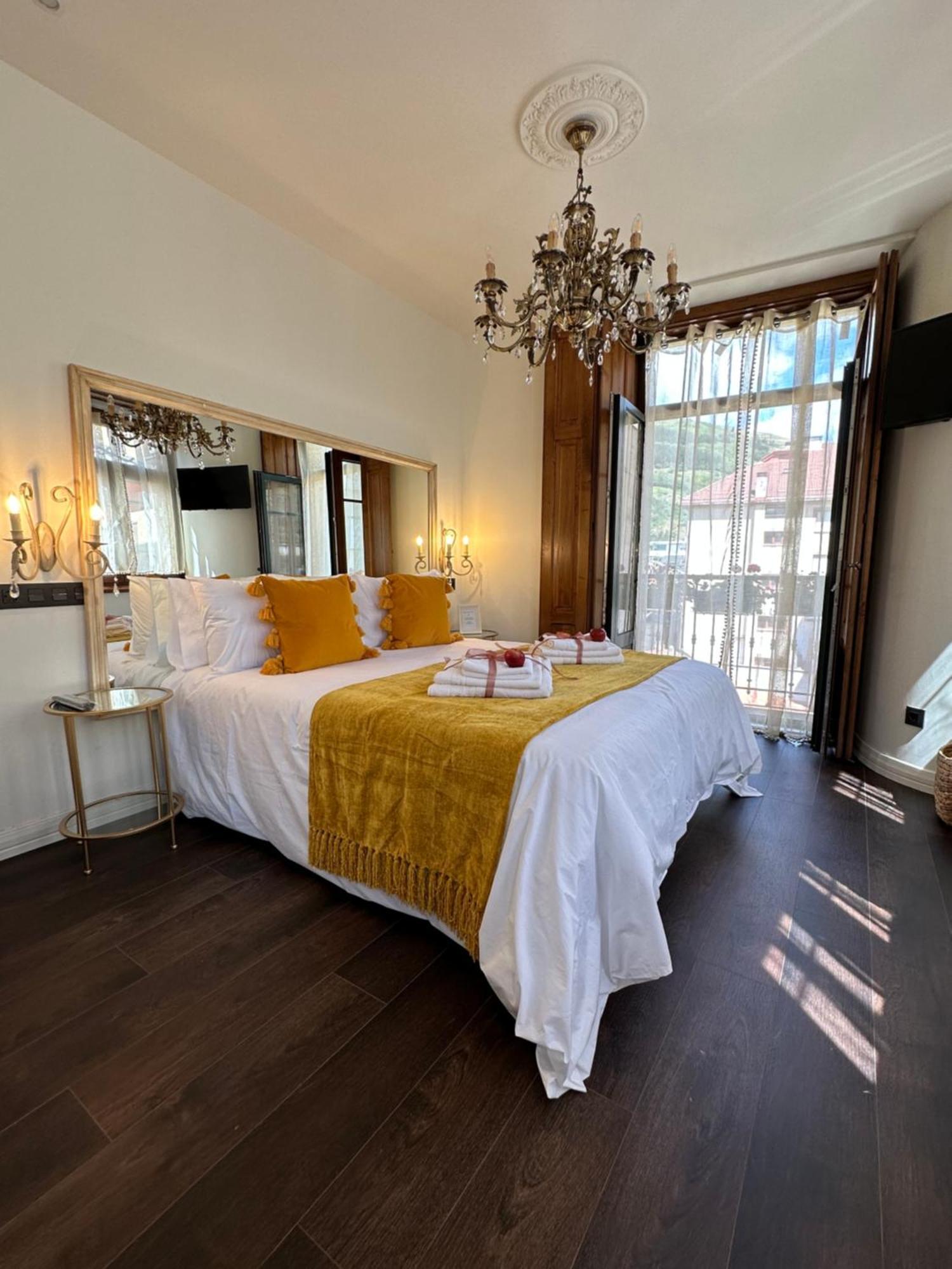 Claren'S Boutique Rooms Кангас-дель-Нарсеа Екстер'єр фото