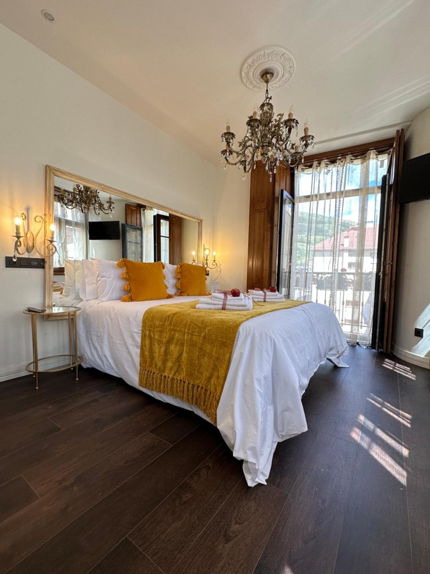 Claren'S Boutique Rooms Кангас-дель-Нарсеа Екстер'єр фото