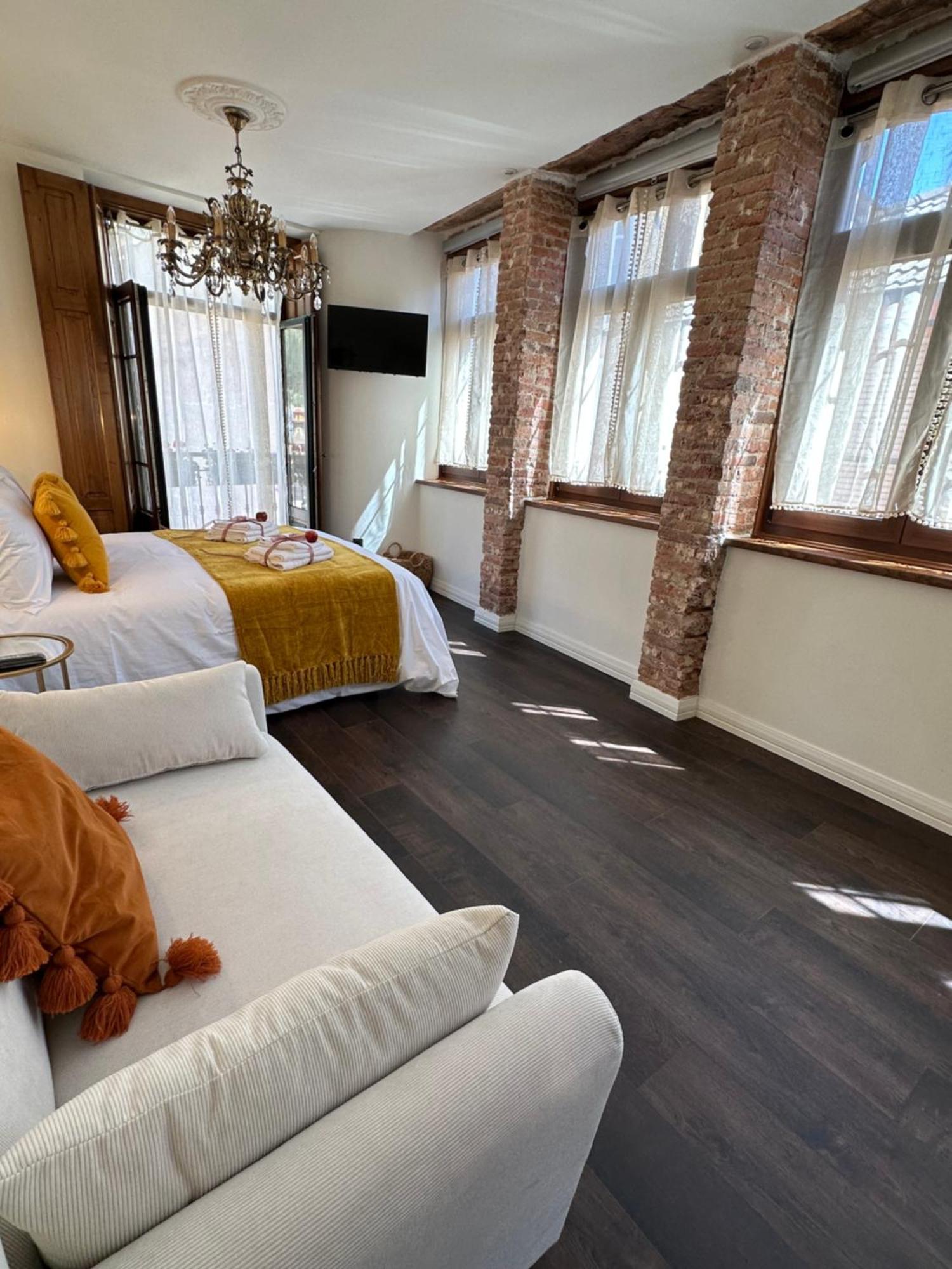 Claren'S Boutique Rooms Кангас-дель-Нарсеа Екстер'єр фото