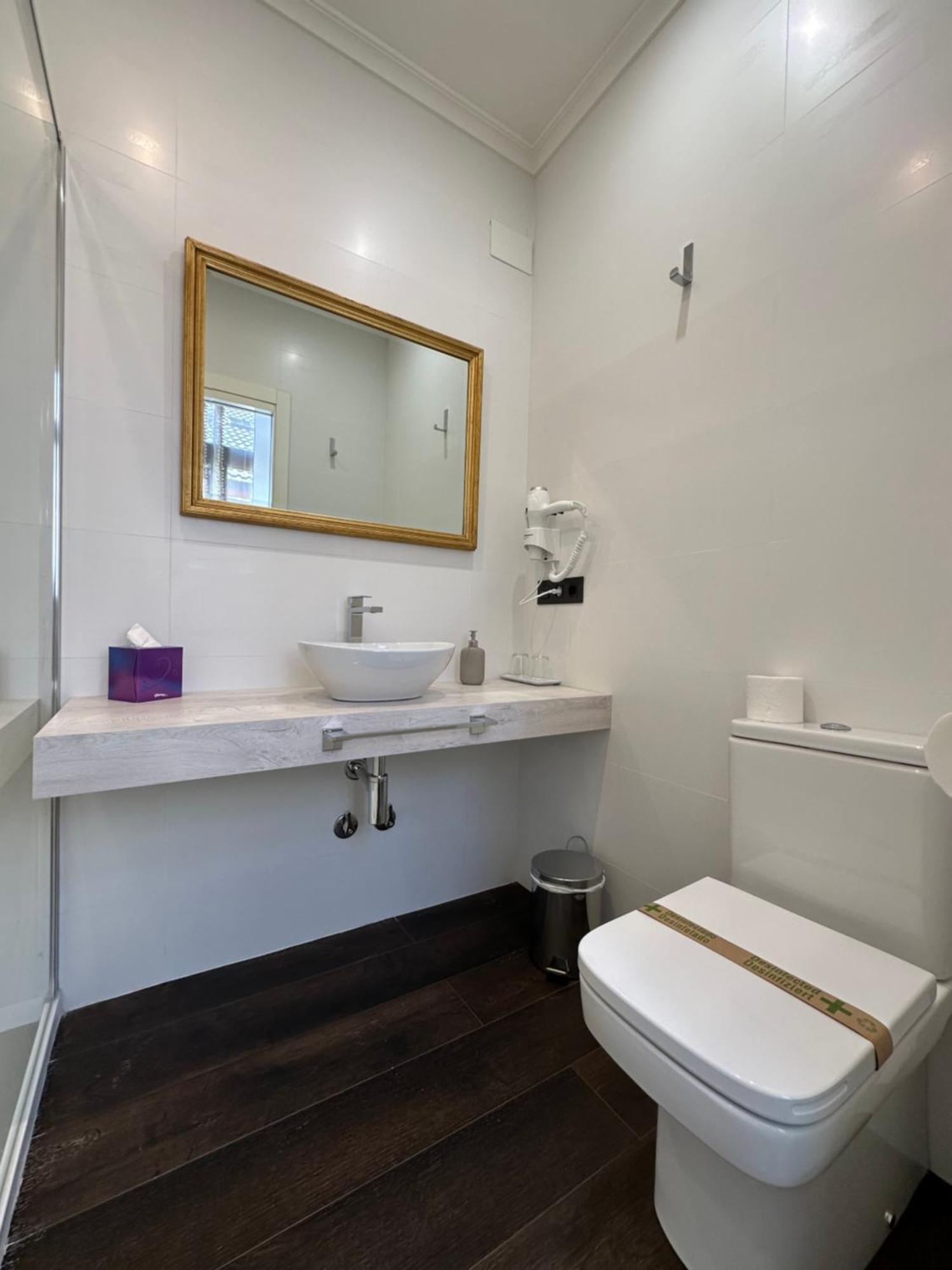 Claren'S Boutique Rooms Кангас-дель-Нарсеа Екстер'єр фото